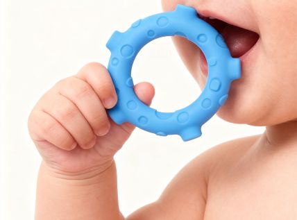 baby start teething